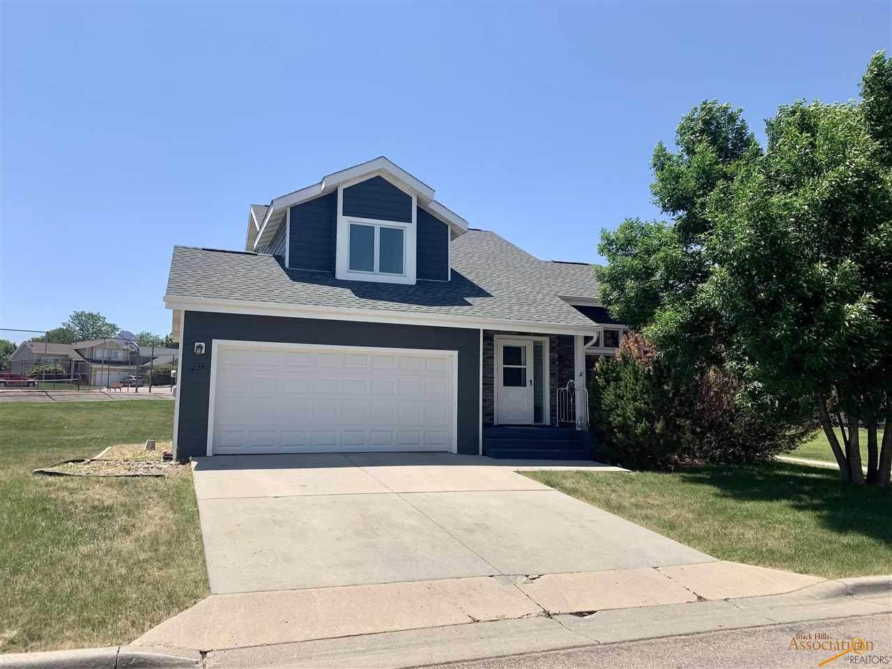 1227 Clover Ridge Dr - Photo 1