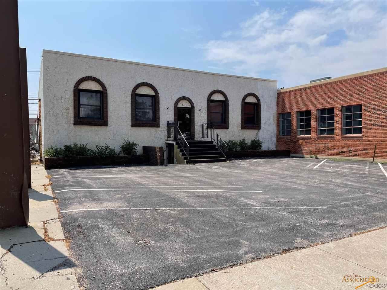 411 Main - Photo 1