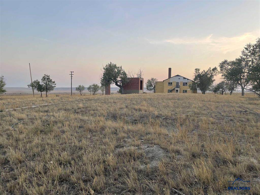 10933 Harney - Photo 1