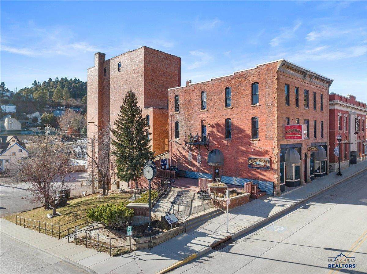 305 Main St - Photo 1