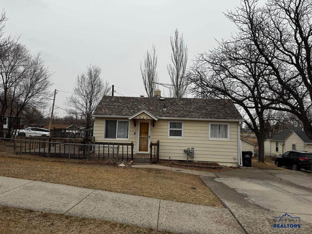 824 Silver St - Photo 1