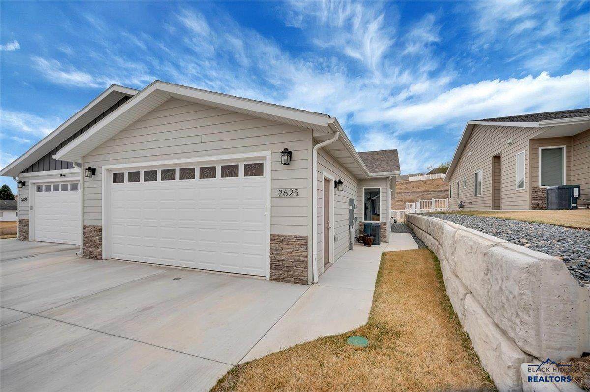 2625 Hennessy Drive - Photo 1
