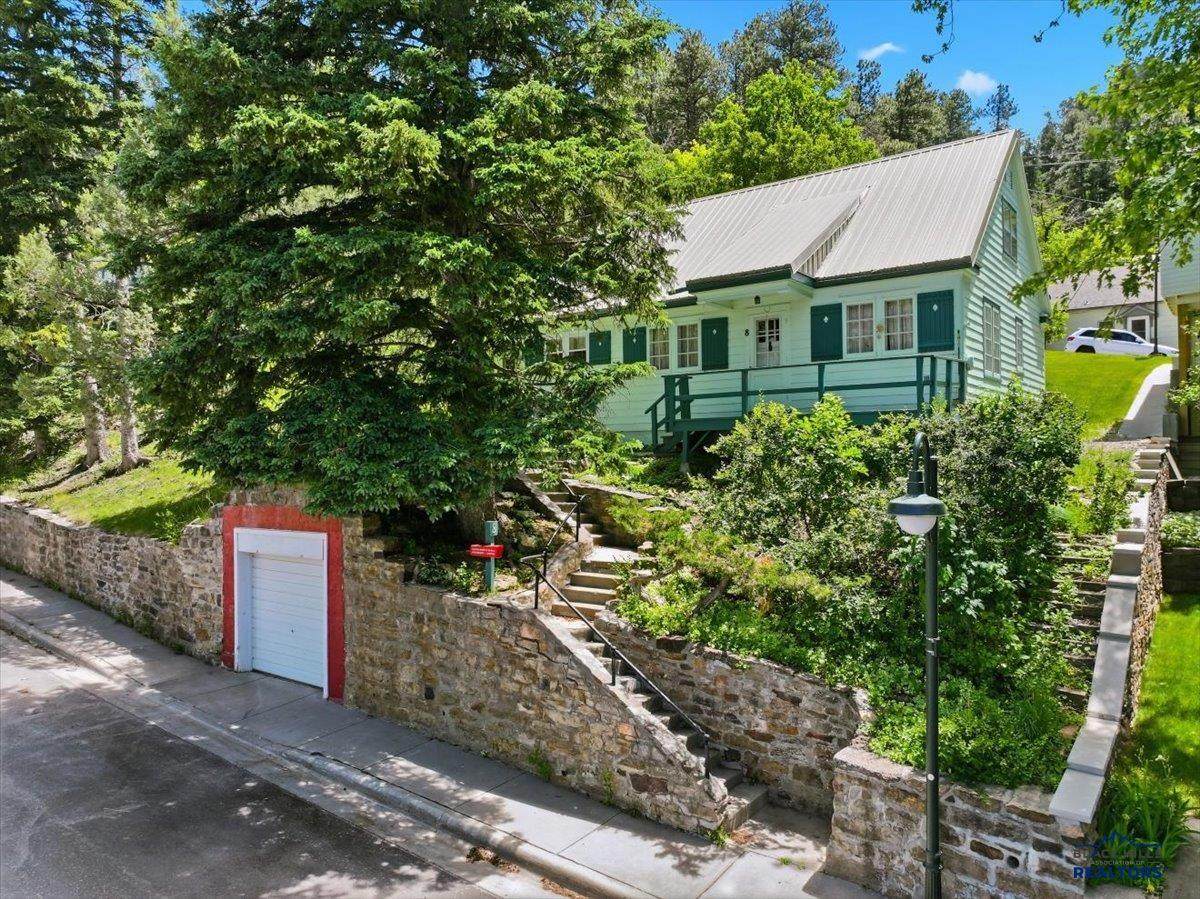 8 Jefferson - Photo 1
