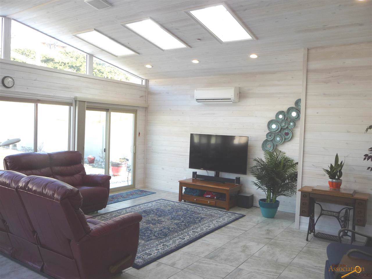 3052 Hoefer Ave - Photo 1