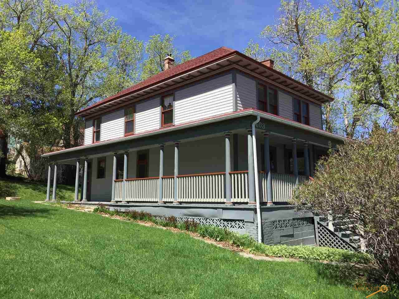 403 Bleeker - Photo 1