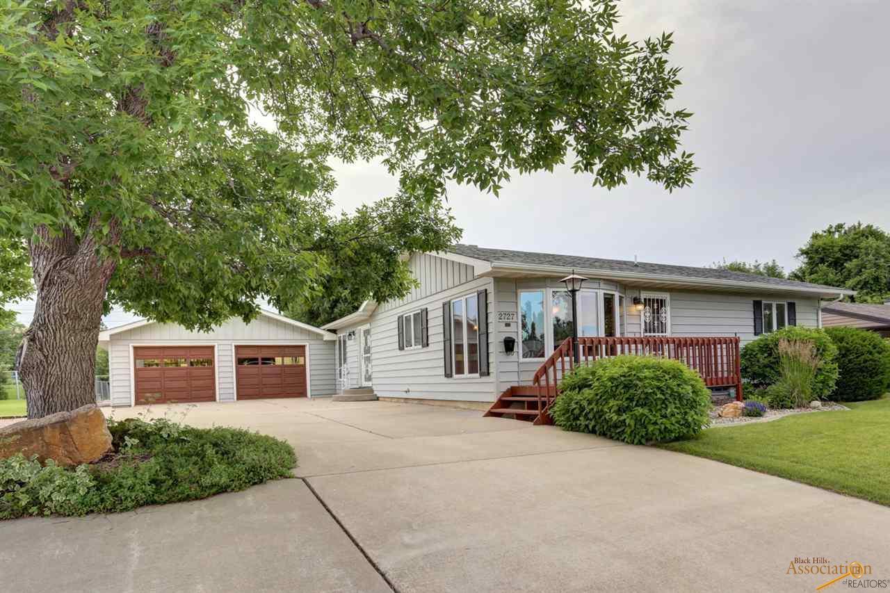 2727 Lynnwood Dr - Photo 1