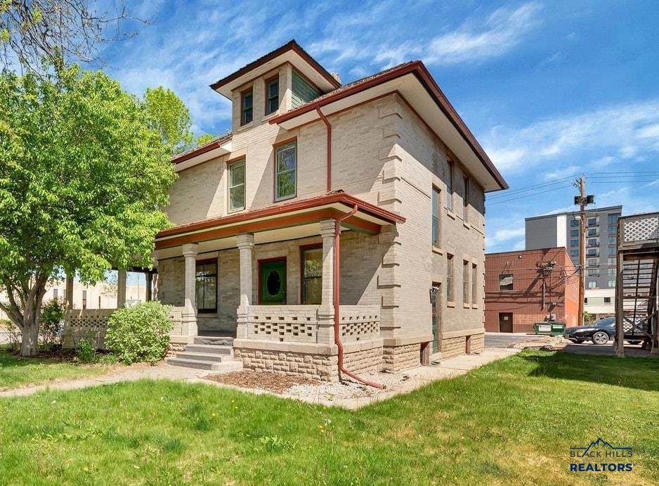728 6TH ST - Photo 1