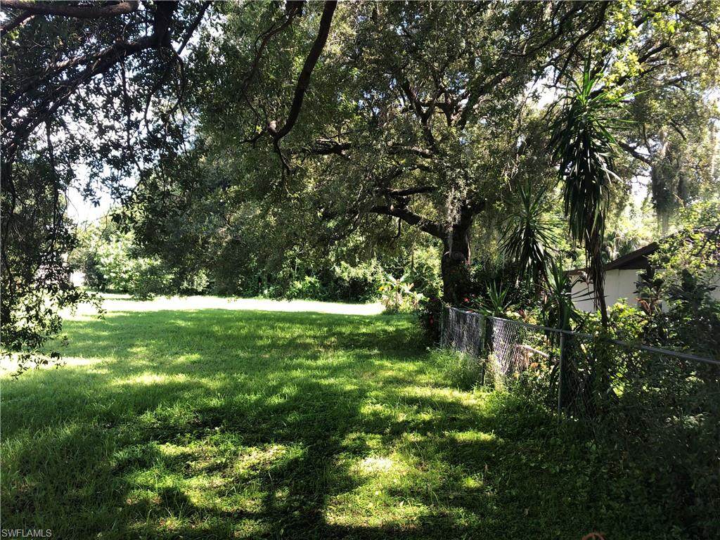 802 August St - Photo 1