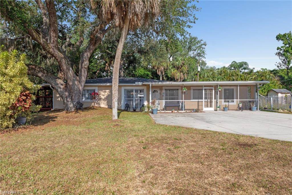 1119 Travis Ave - Photo 1
