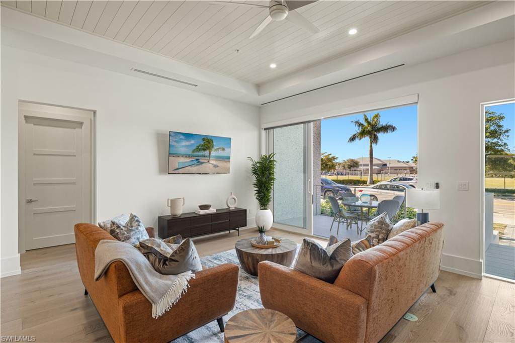 201 8th St - Photo 1