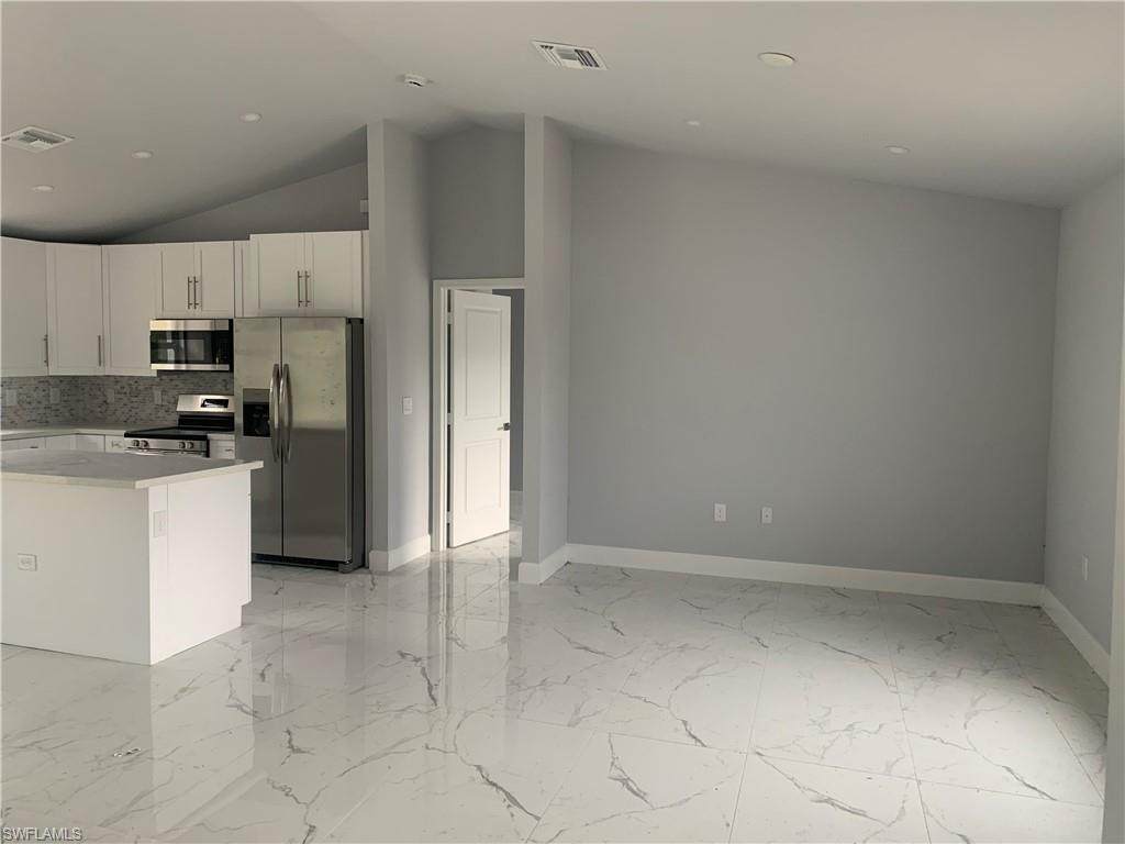 3211 43 St - Photo 1