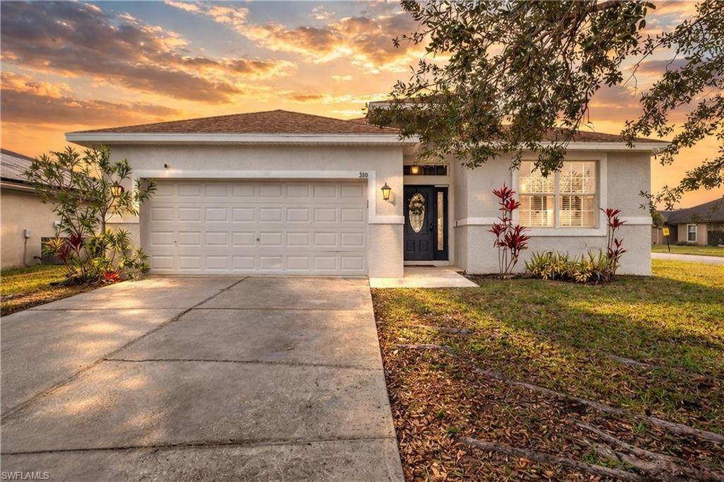 300 Shadow Lakes Dr - Photo 1