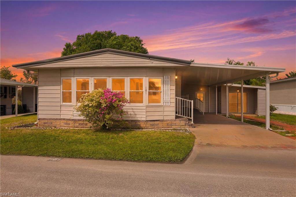 181 Manatee Loop - Photo 1