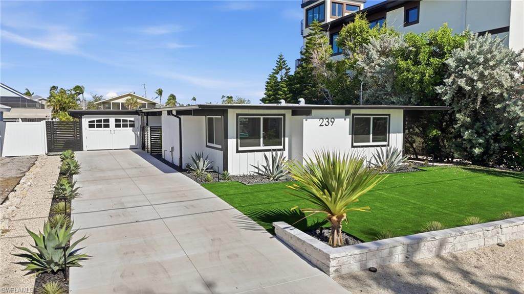 239 Curlew St - Photo 1