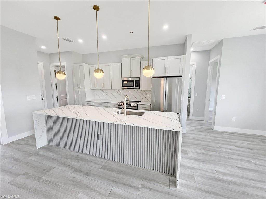 1029 Apple Ave - Photo 1