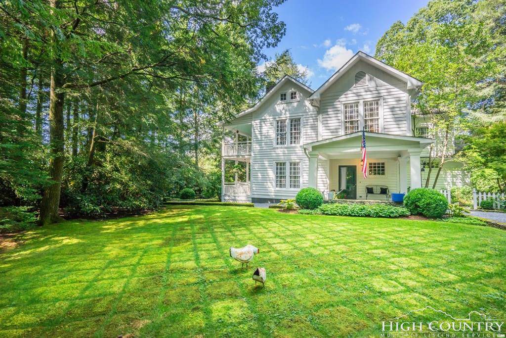 131 Laurel Drive - Photo 1