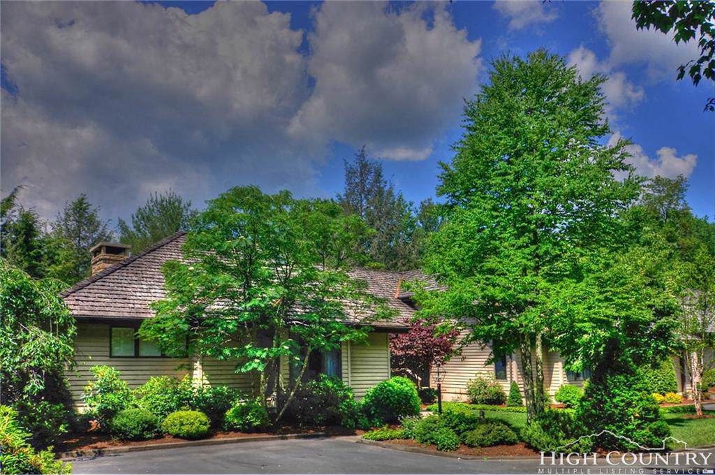 870 Clubhouse Drive - Photo 1
