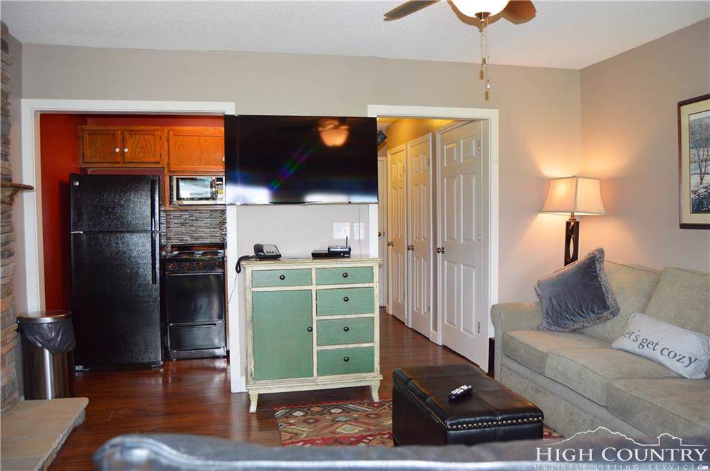 301 Pinnacle Inn Road - Photo 1