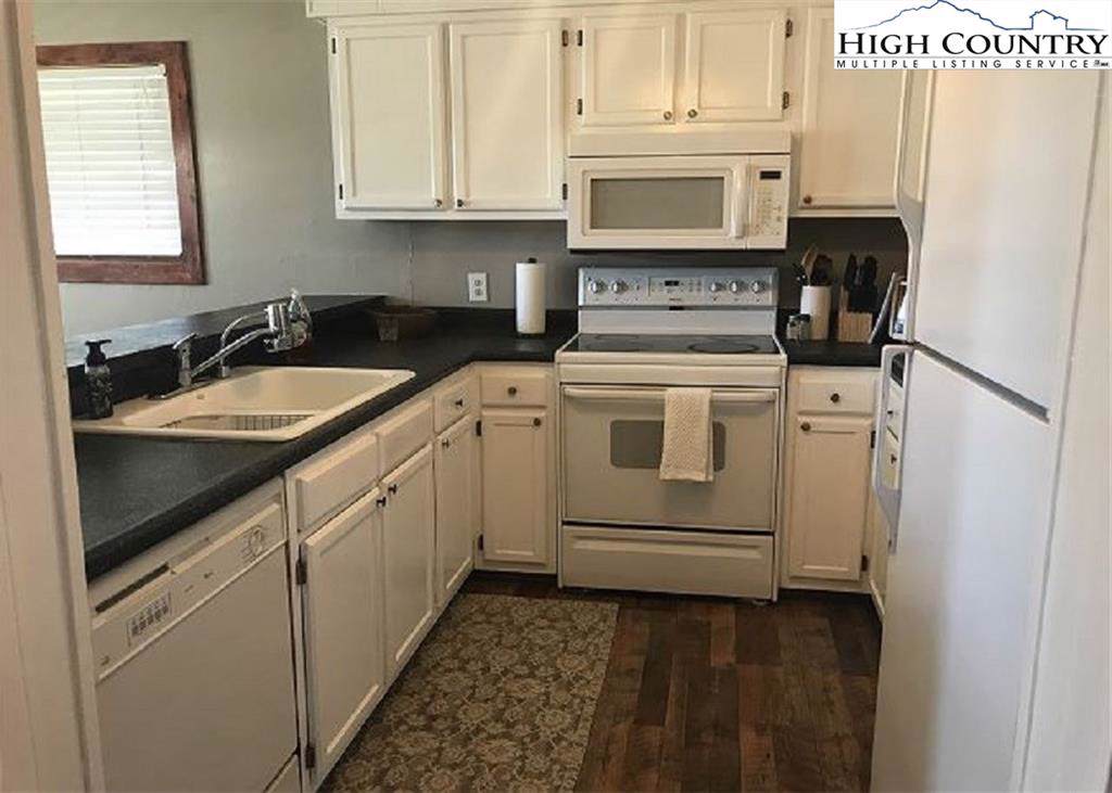 301 Pinnacle Inn Road - Photo 1