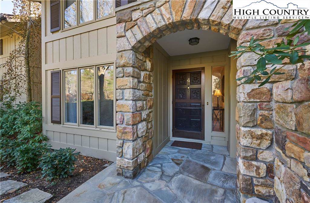 209 Lakes Drive - Photo 1