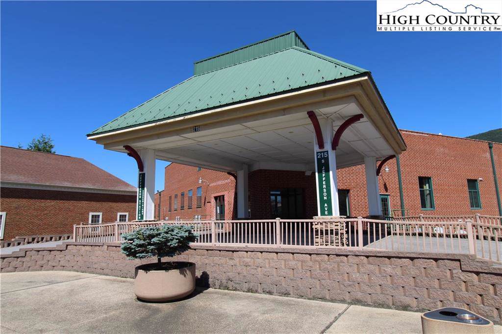 215 Jefferson Avenue - Photo 1