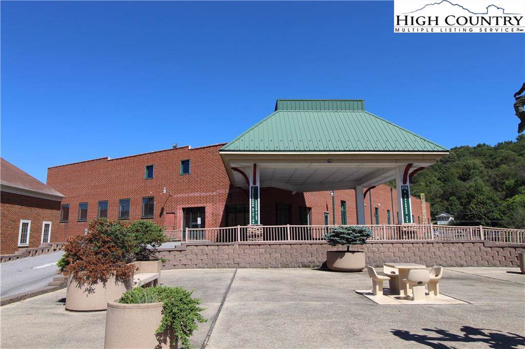 215 Jefferson Avenue - Photo 1