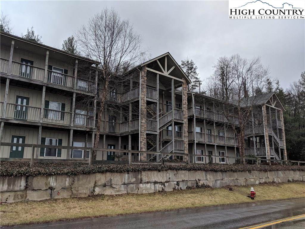 800 Meadowview Drive - Photo 1