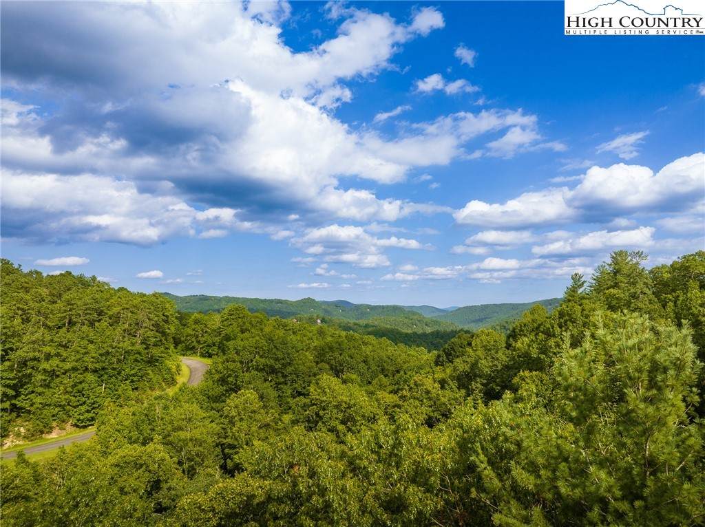 8 Reynolds Parkway - Photo 1