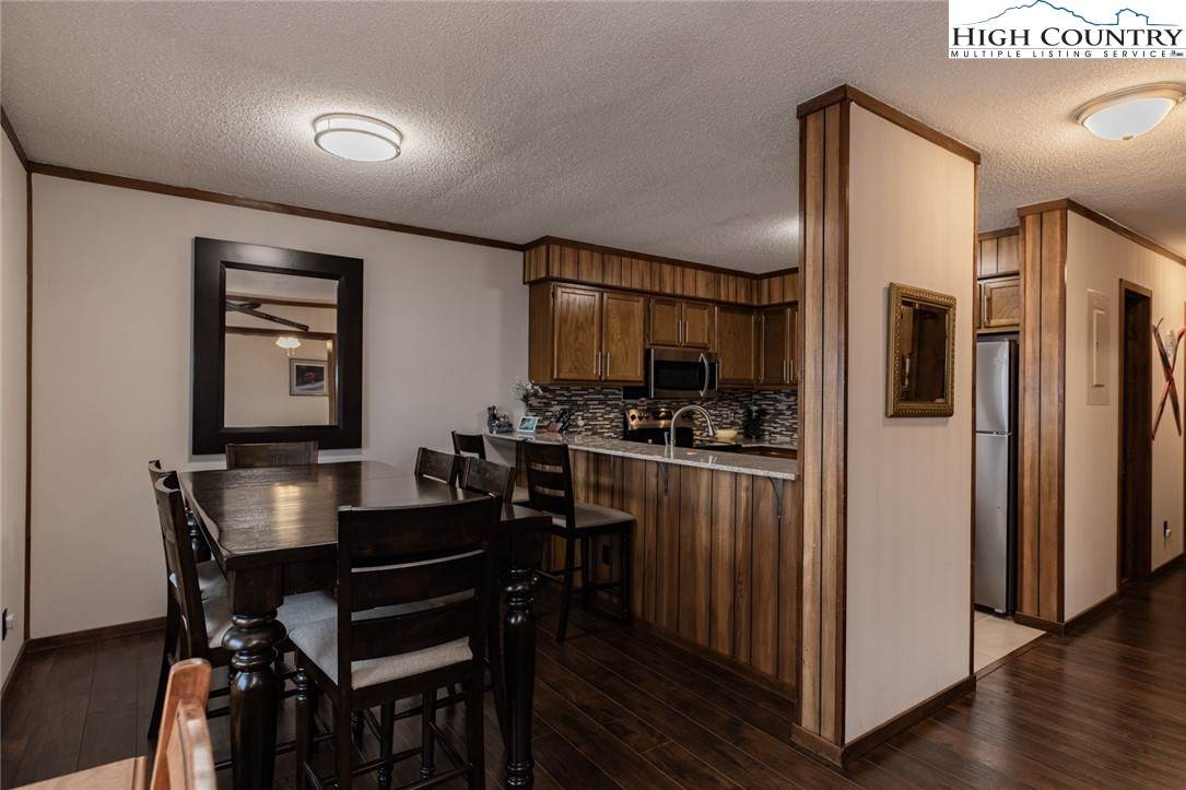 301 Pinnacle Inn Road - Photo 1
