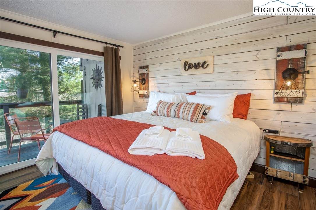 103 Mid Holiday Lane - Photo 1