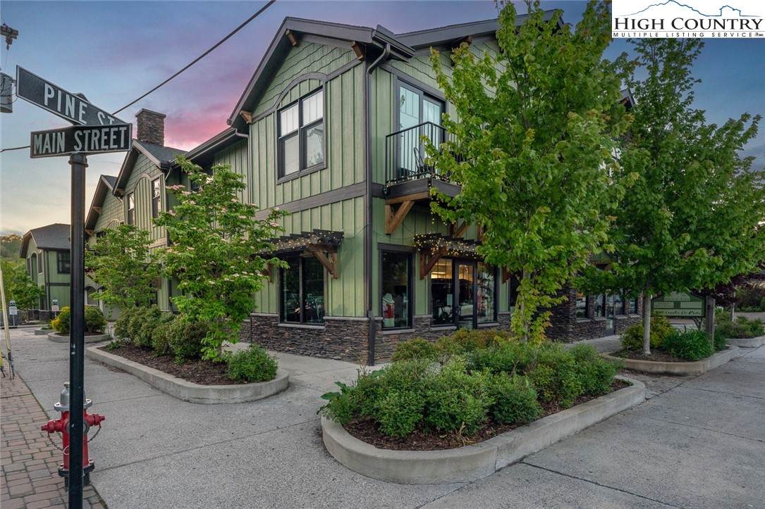 1150 Main Street - Photo 1