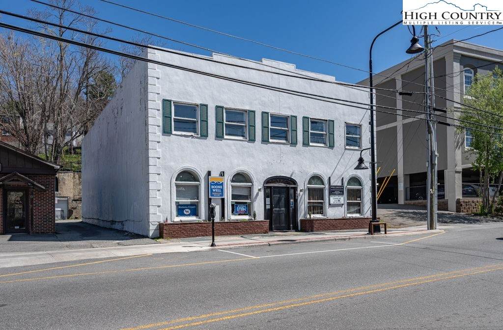 890 King Street - Photo 1