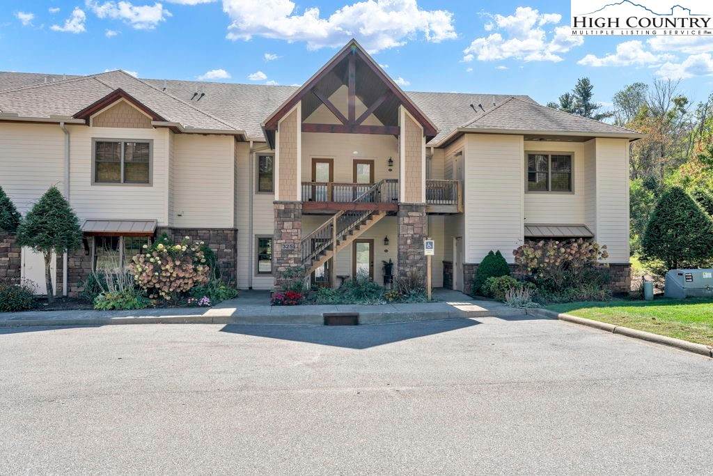 325 Penny Lane - Photo 1