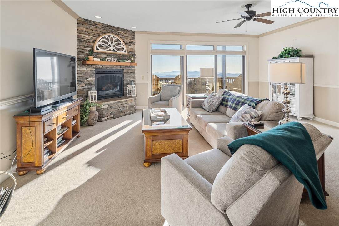 166 Trails End - Photo 1