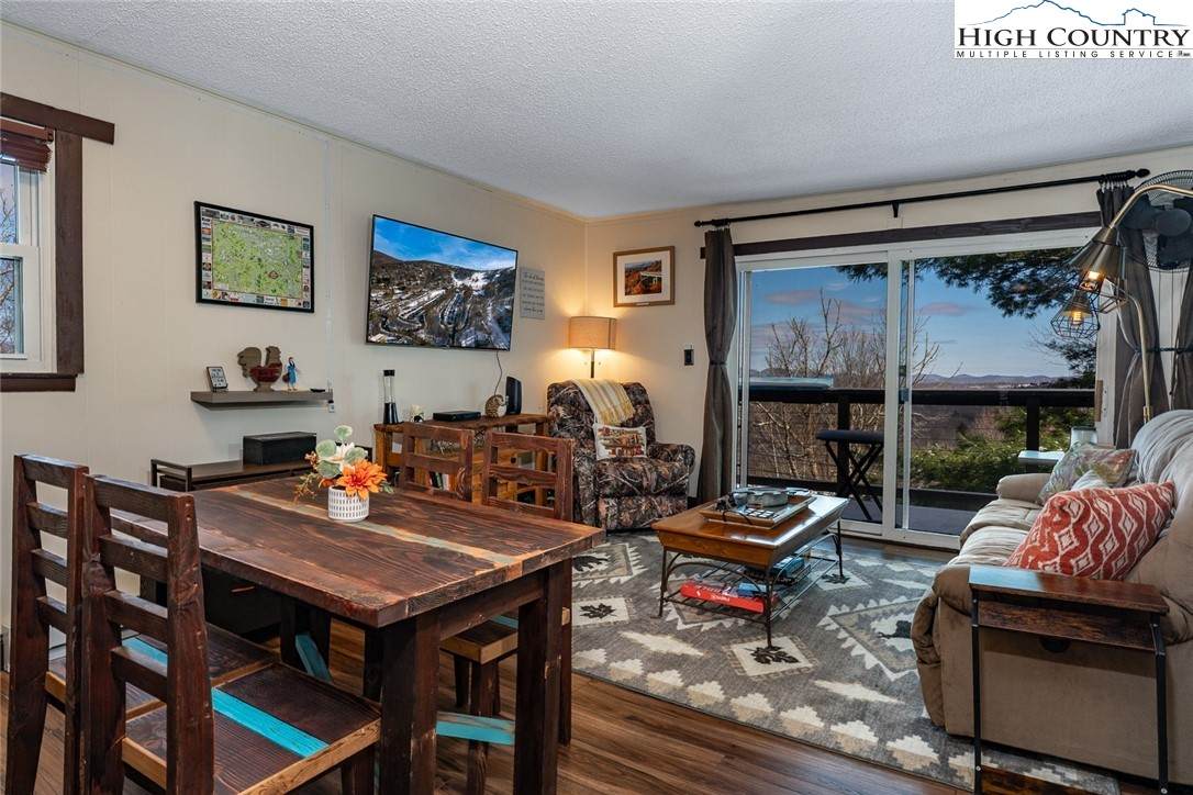 103 Mid Holiday Lane - Photo 1