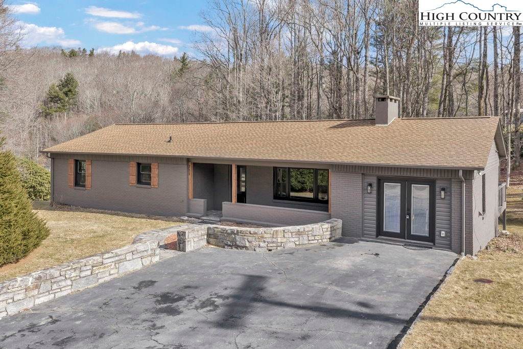 711 Possum Hollow - Photo 1