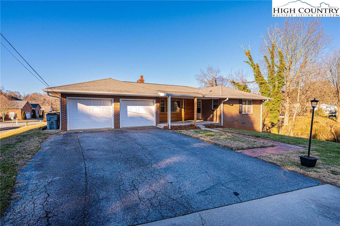 620 Diamondhead Drive - Photo 1