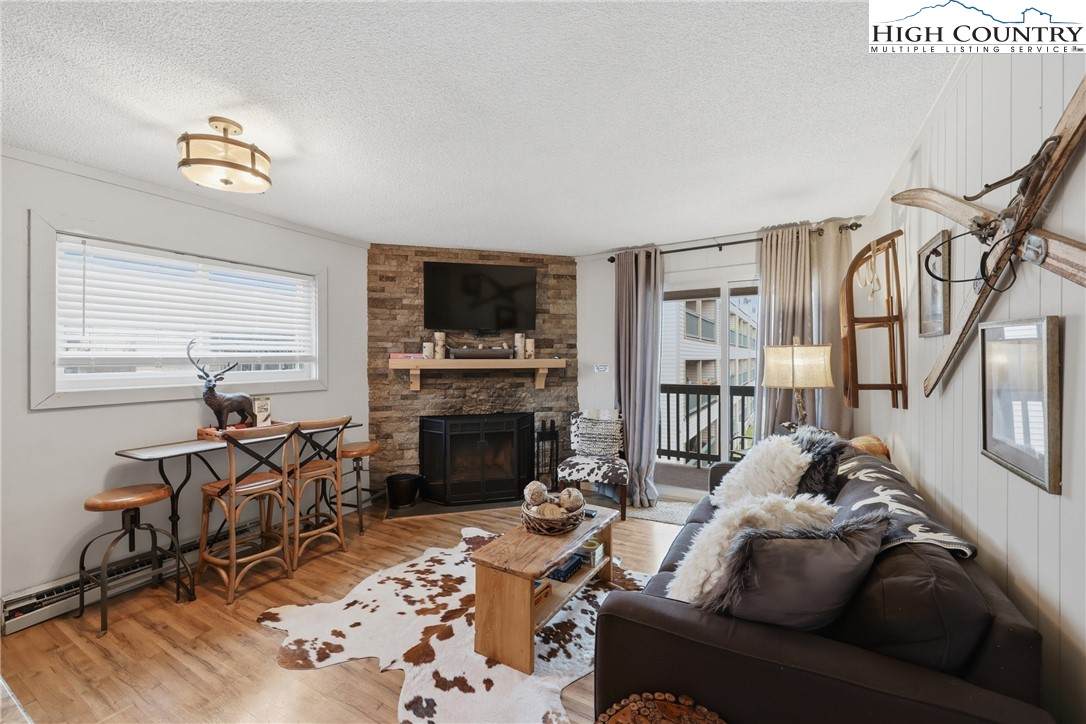 301 Pinnacle Inn Road - Photo 1