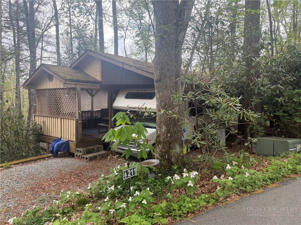 211 Delphinium Lane - Photo 1