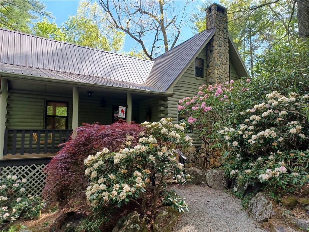 100 Tulip Lane - Photo 1