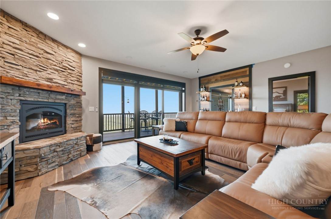 649 Craggy Pointe - Photo 1