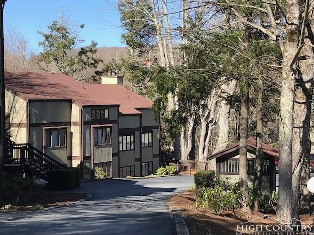 300 Glenwood Lane - Photo 1
