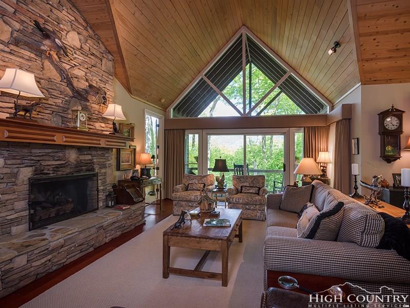 102 Woodlands Drive - Photo 1