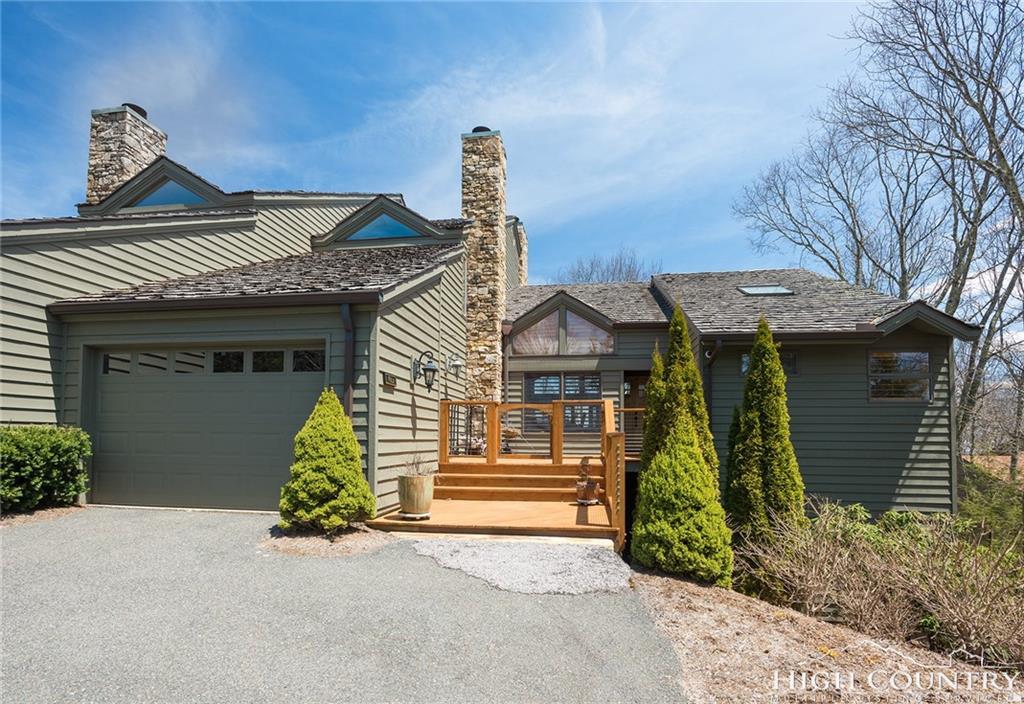 602 Crest Lane - Photo 1