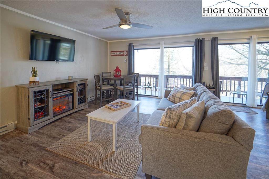 101 Lower Holiday Lane - Photo 1