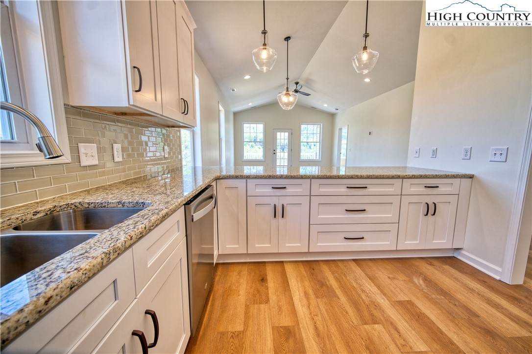 180 Amberwood Lane - Photo 1