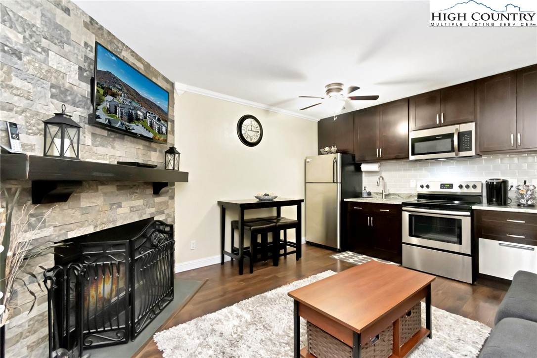 301 Pinnacle Inn Road - Photo 1