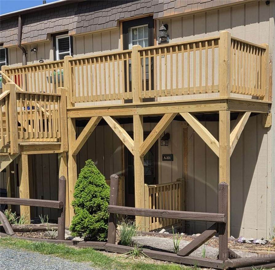 103 Lower Holiday Lane - Photo 1
