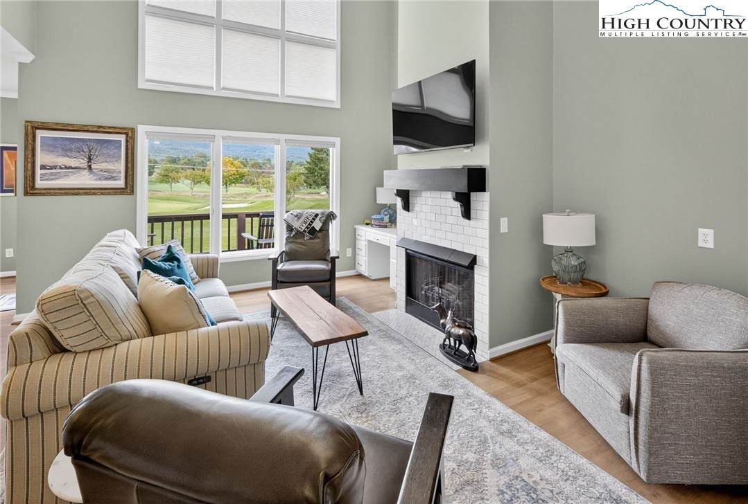 233 Lakeview Place - Photo 1