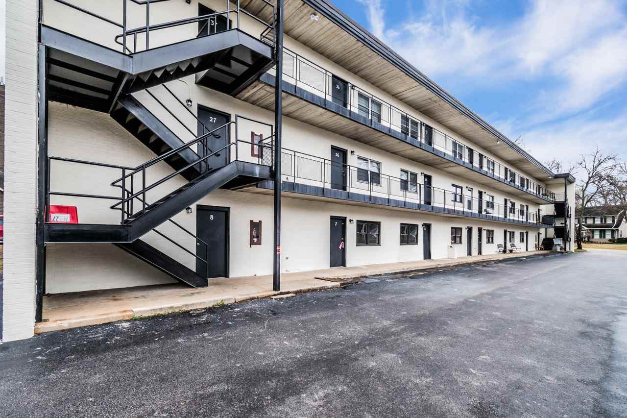 1555 Chestnut Street - Photo 1
